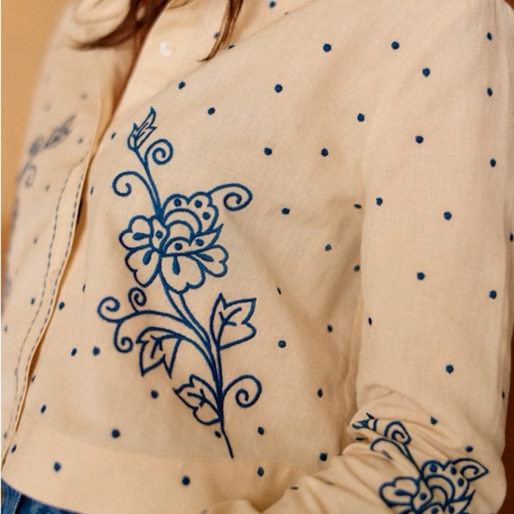 MAELLIE SHIRT - SÉZANE X LUCIA VERGARA. Cropped Button-Down w/ Indigo Embroidery - Picture 2 of 2